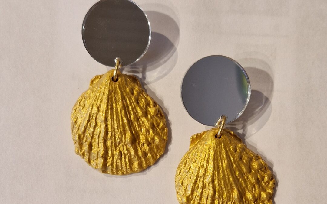 Eve Ray Schiaparelli and the Sea smooth shell earrings – gold and silver